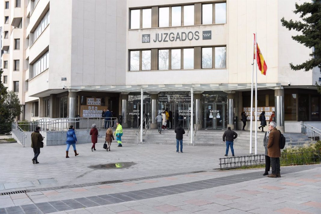 Absuelto un camarero por la falta de nitidez de las grabaciones que le pillaron robando